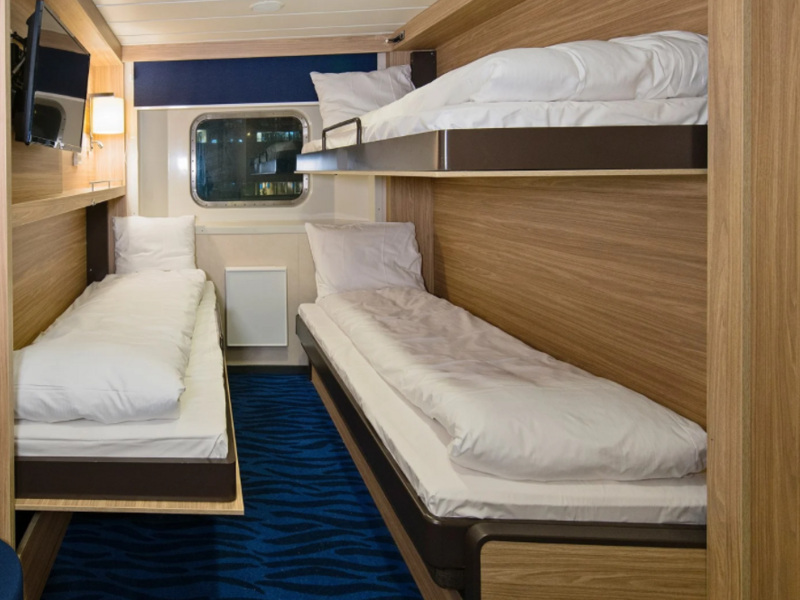 Polar Outside | Middle deck for up to 3 travellers